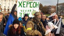 У Херсоні не вистачає продуктів та ліків, але гумвантажі вже заїжджають у місто – радник мера У Херсоні не вистачає продуктів та ліків, але гумвантажі вже заїжджають у місто – радник мера
