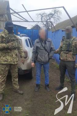СБУ затримала російського шпигуна, який розвідував позиції Сил оборони на Чернігвщині СБУ затримала російського шпигуна, який розвідував позиції Сил оборони на Чернігвщині