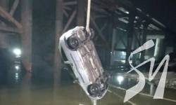 Слідчі з’ясовують причину, чому автівка, в якій загинула жінка з синами, впала з понтона Слідчі з’ясовують причину, чому автівка, в якій загинула жінка з синами, впала з понтона