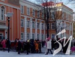 Учора в Чернігові замінували 14 шкіл і ТЦ Учора в Чернігові замінували 14 шкіл і ТЦ