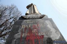 Мінкульт дозволив демонтувати пам'ятники Ватутіну та Чкалову у Києві