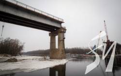 Російські військові зруйнували міст на Чернігівщині