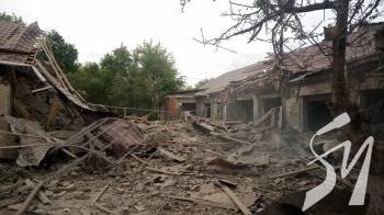 Російські окупанти вдарили авіабомбою по дитячому садочку на Сумщині Російські окупанти вдарили авіабомбою по дитячому садочку на Сумщині
