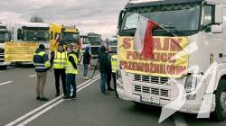 Польські перевізники продовжують протест на кордоні з Україною, час очікування – до 140 годин