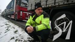 600 вантажівок стоять у черзі на кордоні з боку Словаччини на тлі блокади перевізників