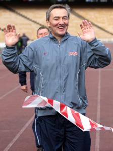 Бігав…